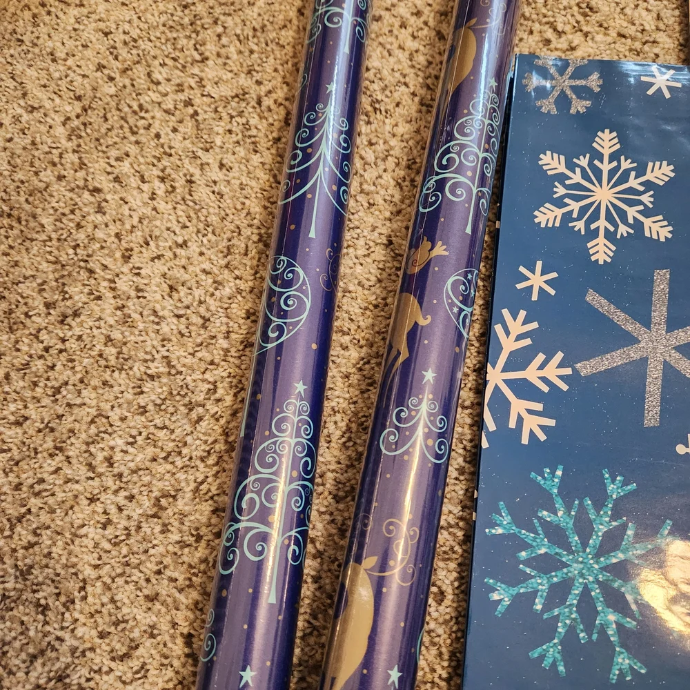 Holiday Gift Wrap Set - 8 LG Bags, 4 SM Bags, 2 Rolls Of Gift Wrap, 26 Bows